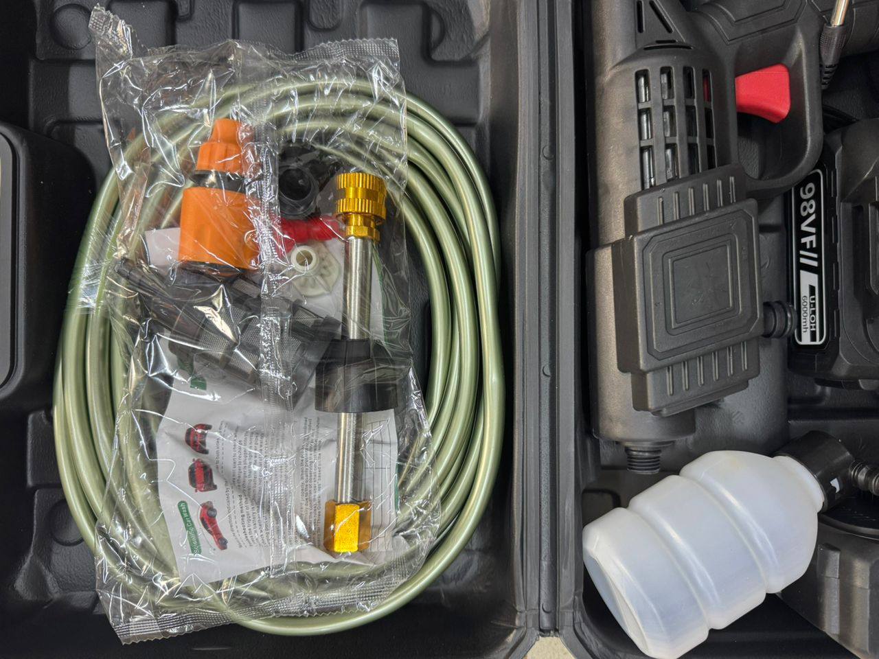 Nettoyeur Haute Pression sans Fil 60 Bar, 300W Nettoyeur Haute Pression à Batterie, Pistolet à Eau pour Lavage De Voiture avec Batteries, Tuyau 5m, Pulvérisateur de Mousse (20000mAh)